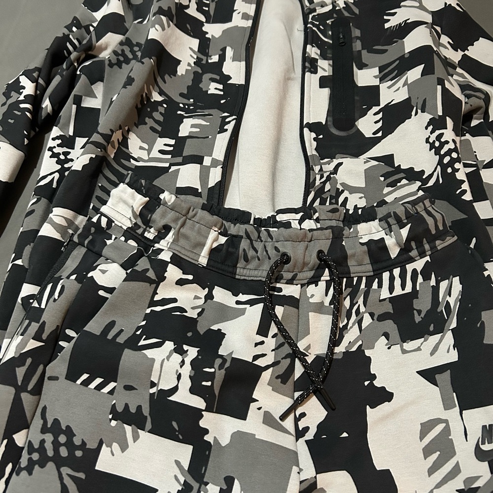 Nike Black, Gray & Cream Camo Zip Hoodie and pants